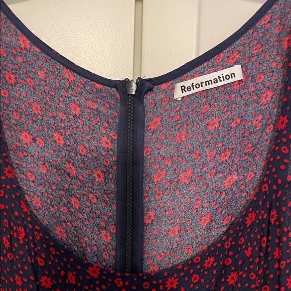 Reformation Gilmore Dress Navy Blue Ditsy Red Floral Print Womens Size 4 EUC - Picture 3 of 7
